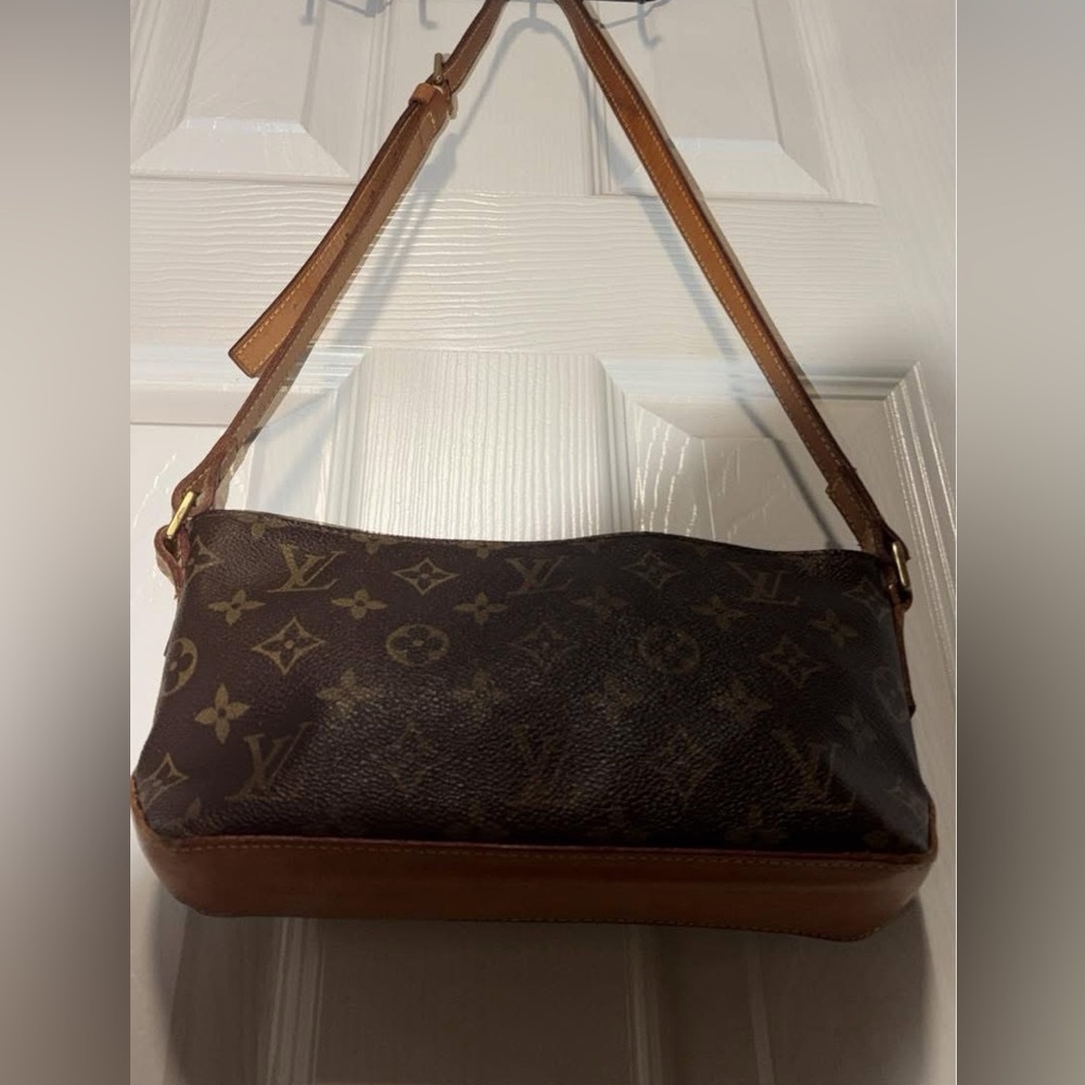 Authenticated- Vintage Louis Vuitton LV Trotter Bag - adjustable strap - Picture 3 of 15